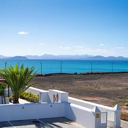Beautiful Detached Lanzarote 3 Bedrooms Stacruz Bay Stunning Views Close To Amenities Villa Playa Blanca (Lanzarote)